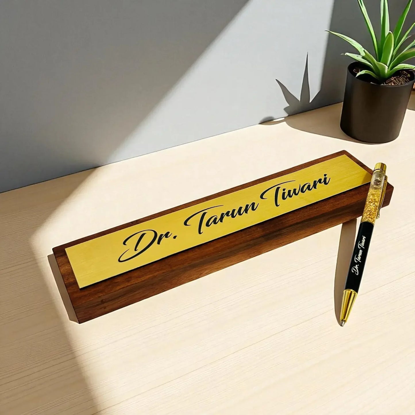 Desk name plate gift set with gold pen